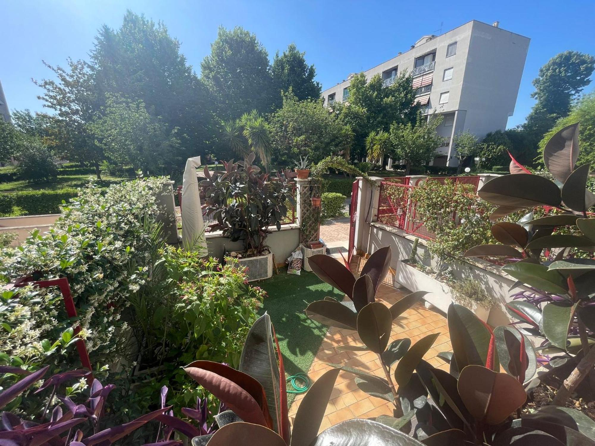 Intero Appartamento Con Giardino E Parcheggio Rom Exterior foto